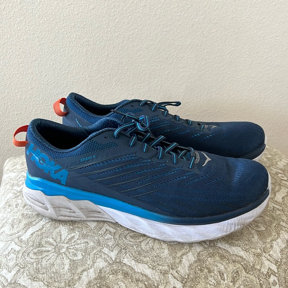 Hoka Men’s Arahi 4    US 12